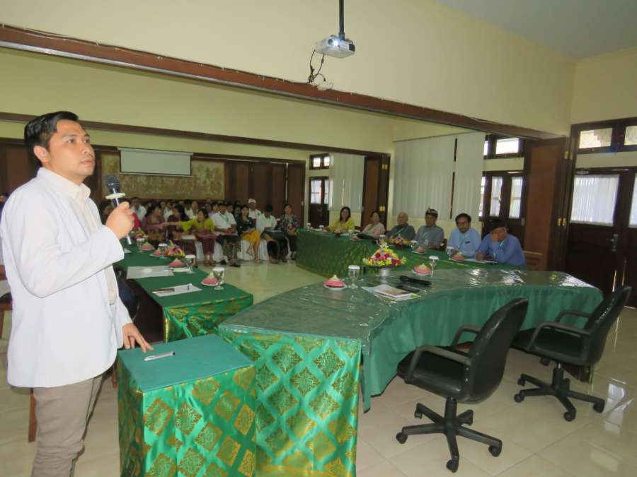 Presentasi Ketua GRSSI-B Puri Raharja